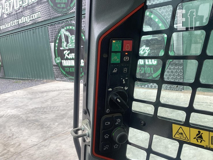 2023-bobcat-t64-image-18