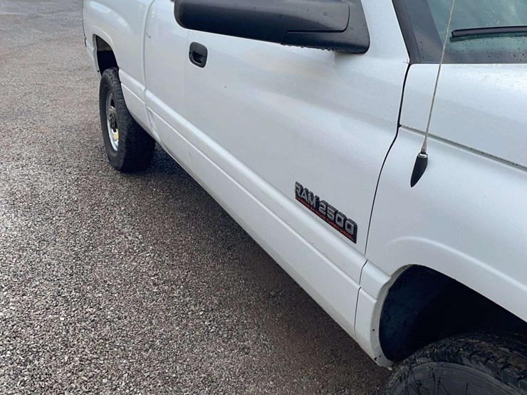 2001-dodge-2500-image-15