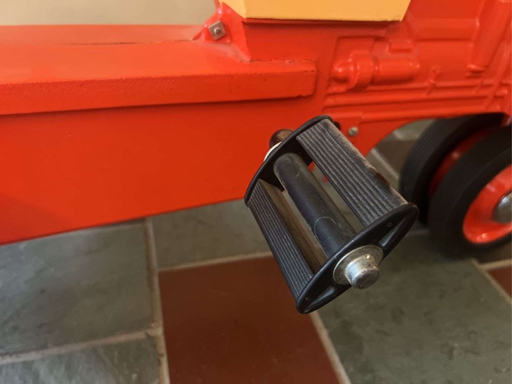case-agri-king-1070-pedal-tractor-ertl-image-12