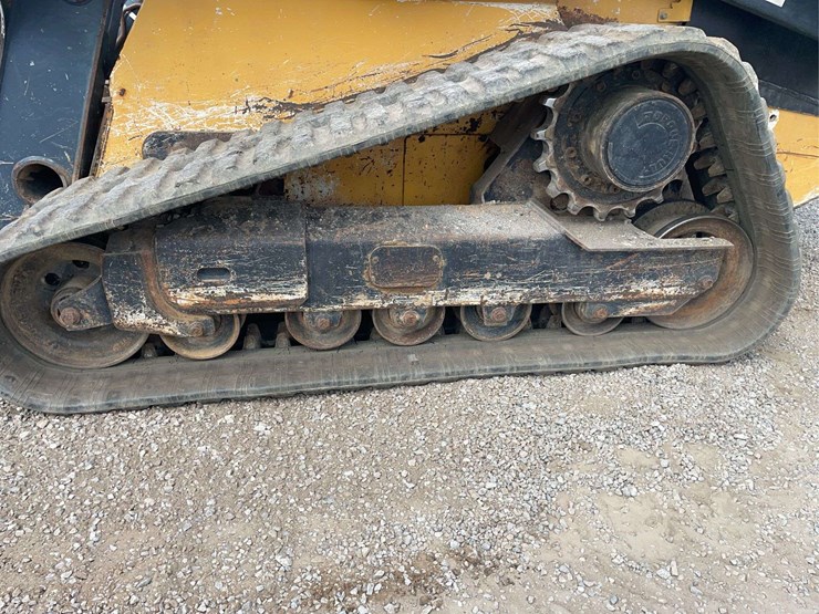 2012-john-deere-329d-image-14