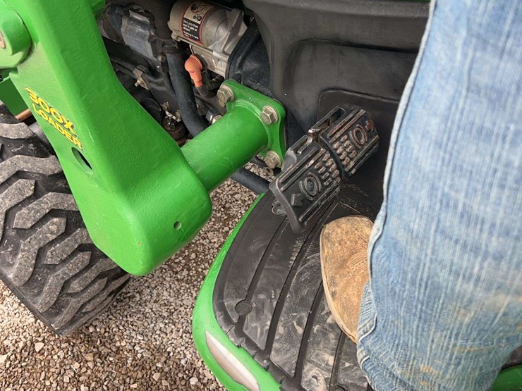 john-deere-3120-image-28