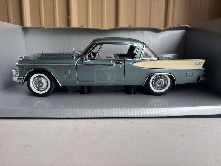 (3)-1/24-ford-bank-and-1/18-ford-hotrod-and-studebaker-golden-hawk-image-18