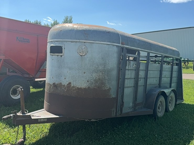 better-built-16’-livestock-trailer--no-title-image-2