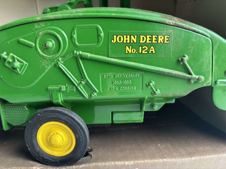 (2)-1/16-john-deere-12a-combine-and-1/32-40-series-tractor-nib-ertl-image-5