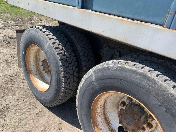 1990-freightliner-grain-truck-image-7