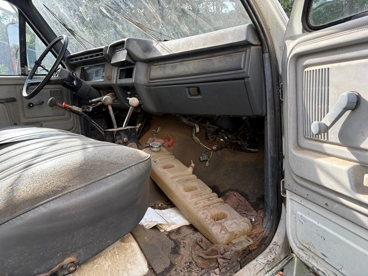 1992-ford-f700-image-36