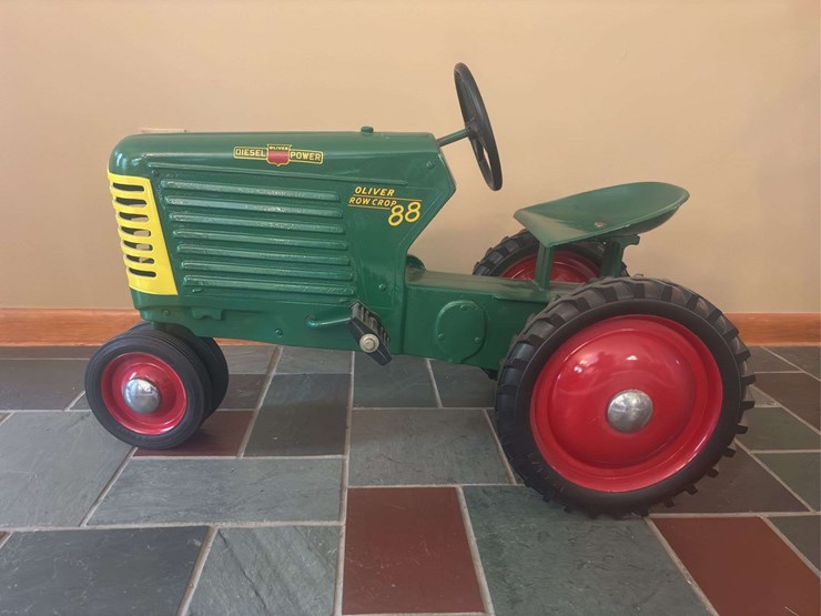 oliver-88-diesel-pedal-tractor-eska-image-1