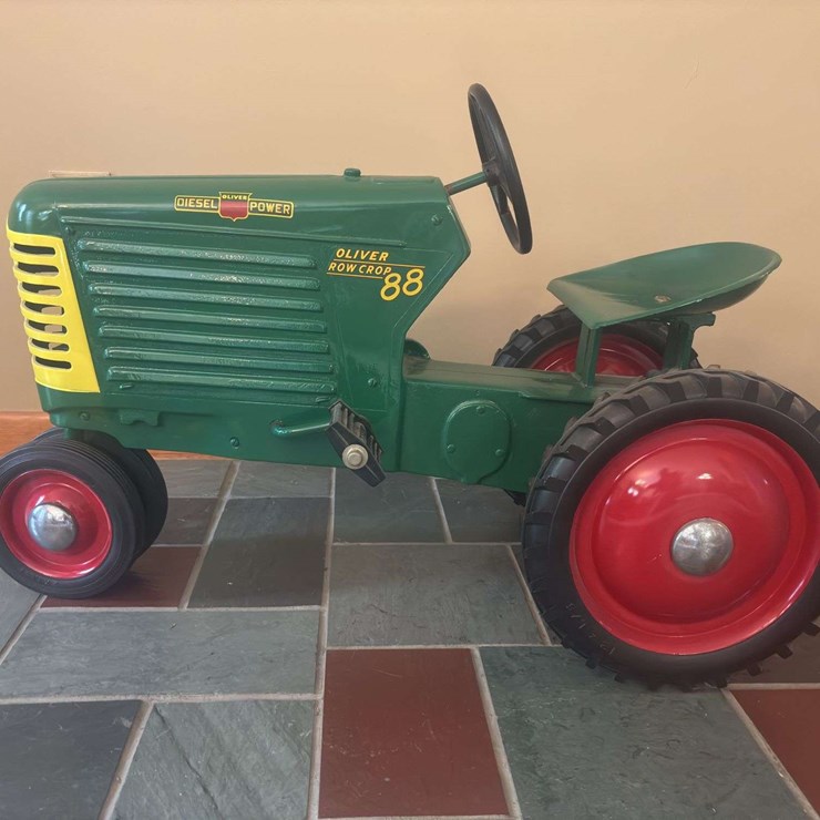 Oliver 88 Diesel Pedal Tractor Eska
