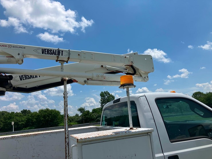 2015-f-550-bucket-truck.-image-7