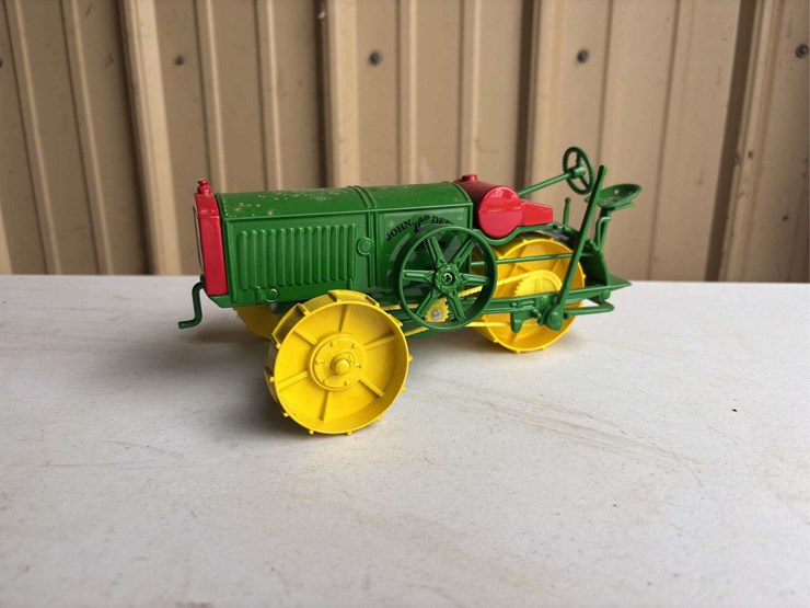 john-deere-16-image-1