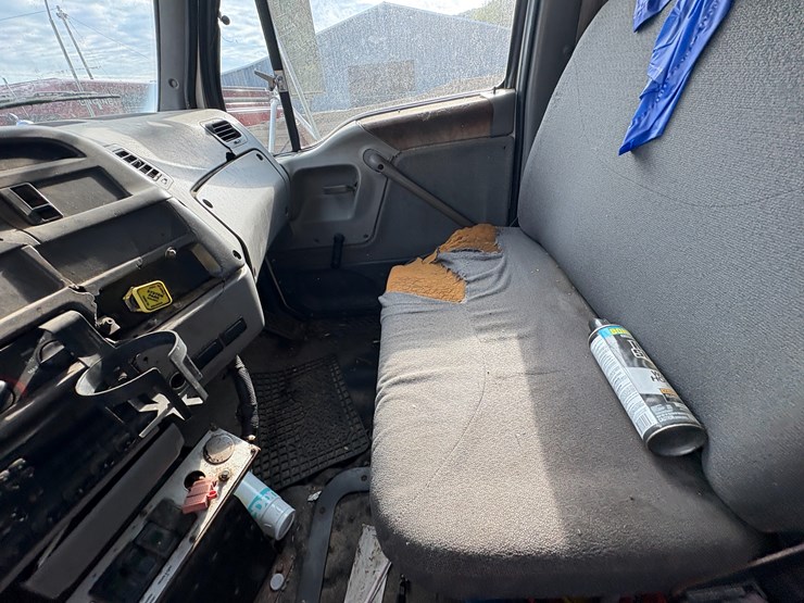 1998-ford-l8513-image-62