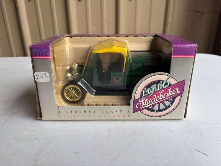 (3)-oliver-coin-banks-image-12