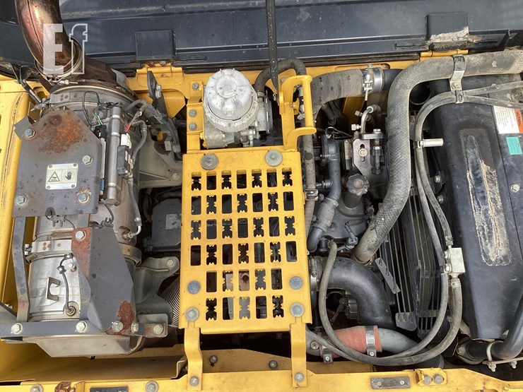 2014-komatsu-pc210-lc-10-image-12