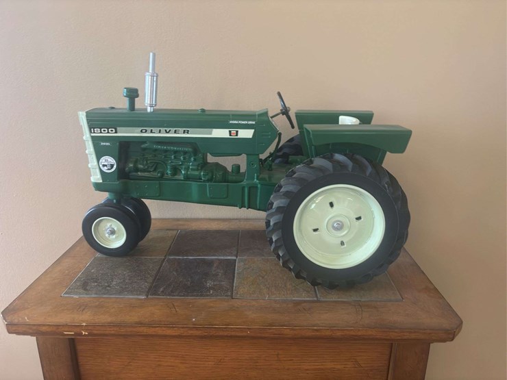 1/8-oliver-1800-checkerboard-sm-image-2