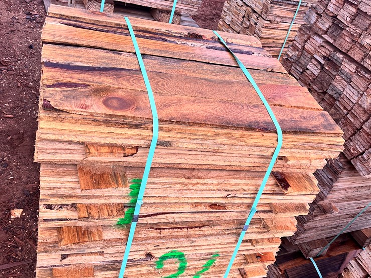 #1040-•-1-bundle-of-5/8x5.5x36”-low-grade-pine-boards-424-pcs-image-2