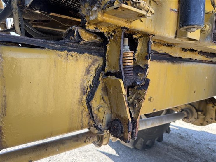 2005-john-deere-70-image-24