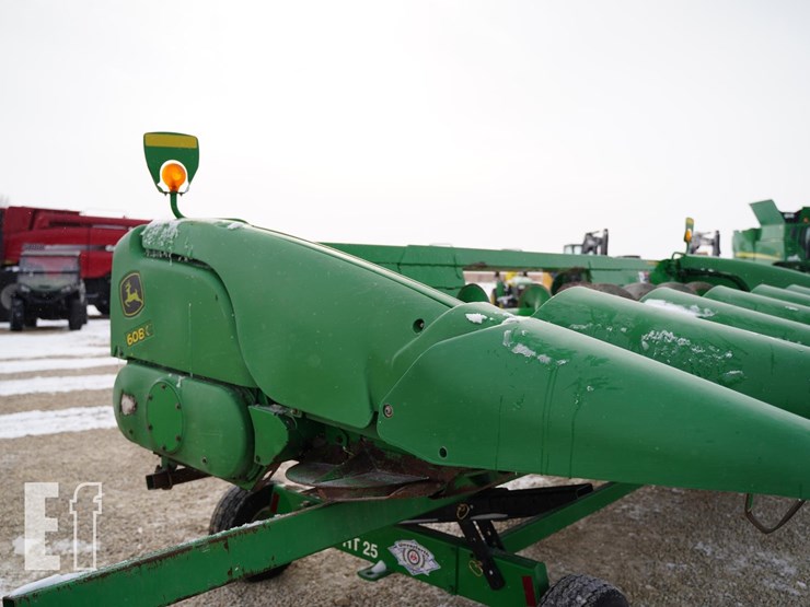 2010-john-deere-608c-image-13