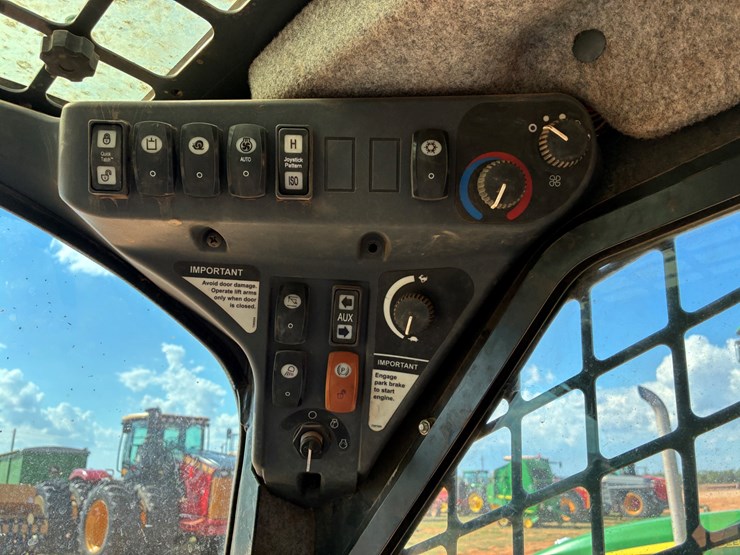deere-333d-image-13