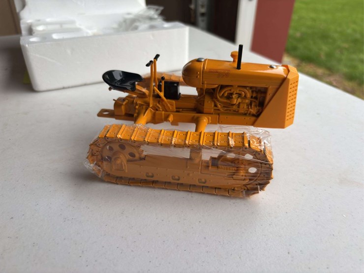 (2)-1/16-oliver-oc-3-crawler-and-1555-nib-ertl-image-4