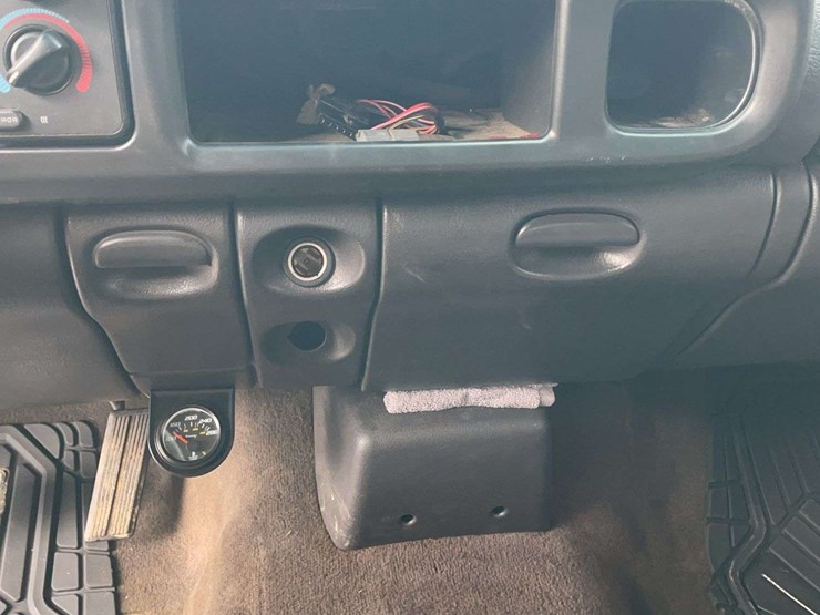 2001-dodge-2500-image-25