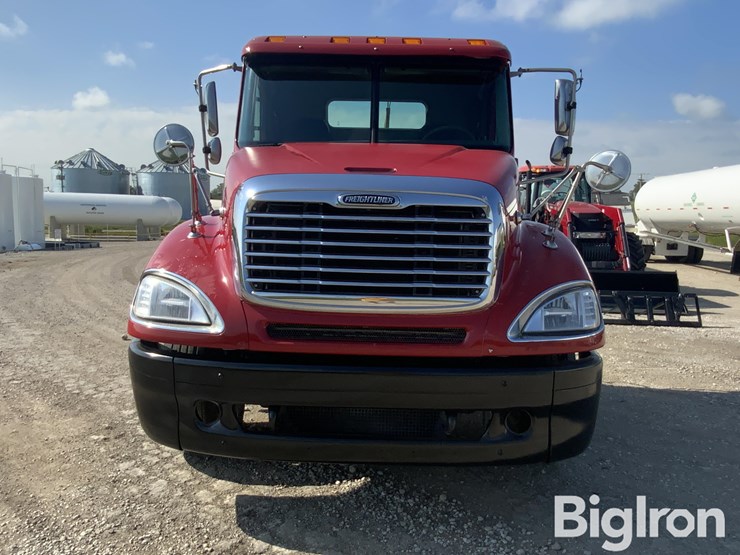2006-freightliner-columbia-120-image-8