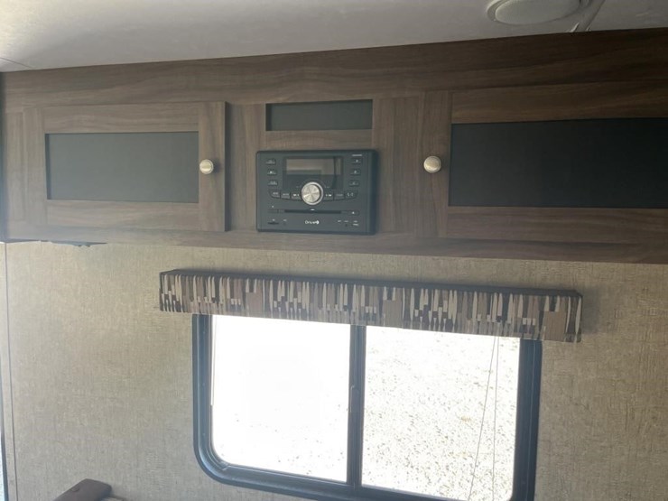 l2--2016-kz-sportsman-travel-trailer-image-19