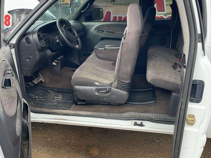 2001-dodge-2500-image-22
