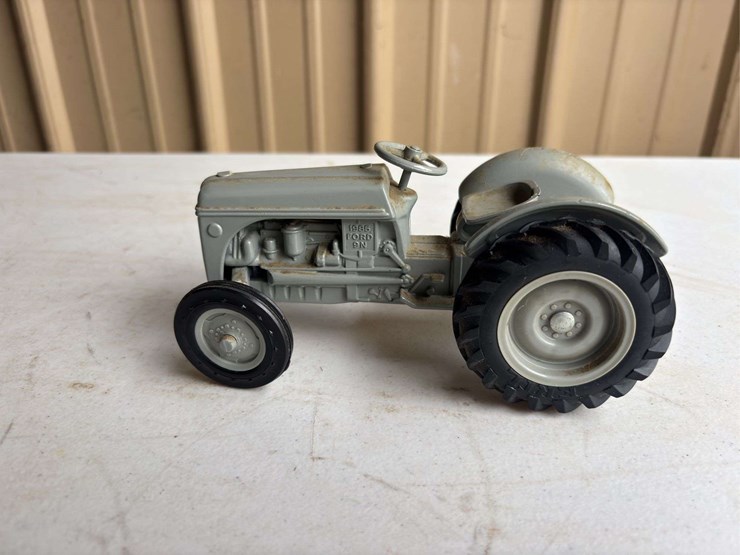 (2)-1/16-ford-9n-tractors-ertl-image-3