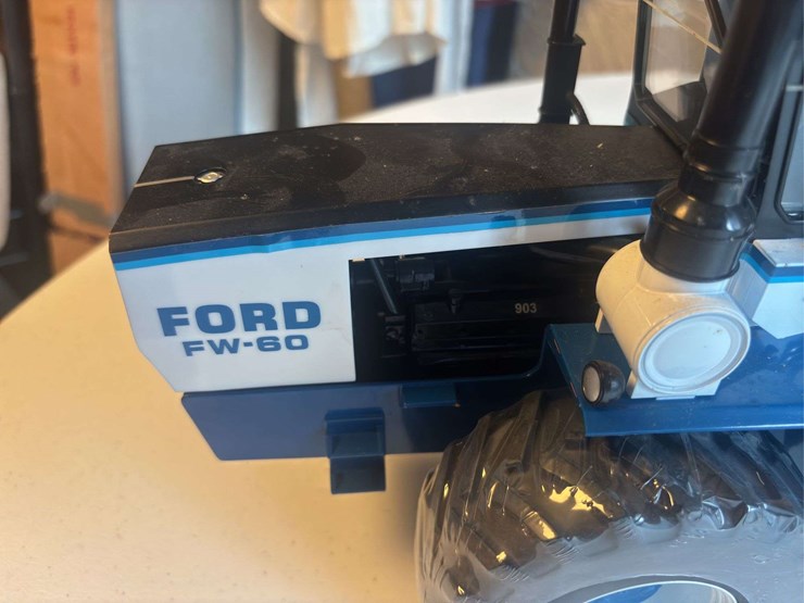 1/16-ford-fw-60-4wd-ertl-image-10