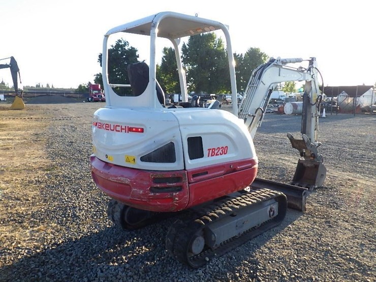 2020-takeuchi-tb230-image-4