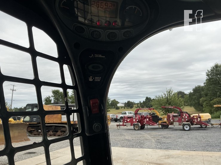 2012-bobcat-t750-image-16