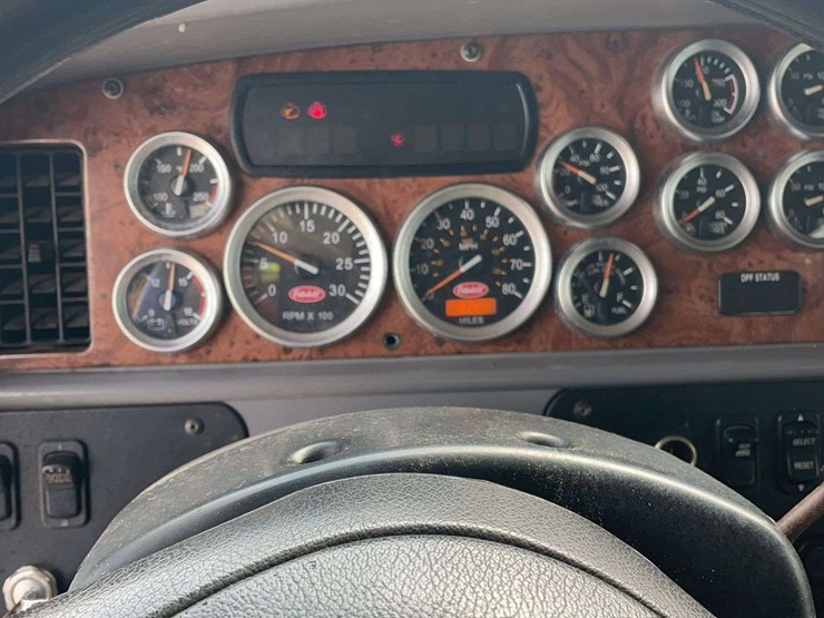 2009-peterbilt-387-image-18