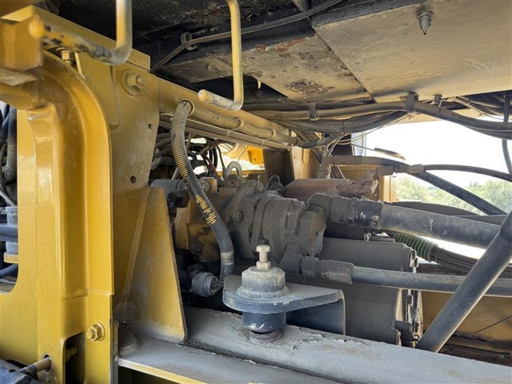 2005-john-deere-70-image-43