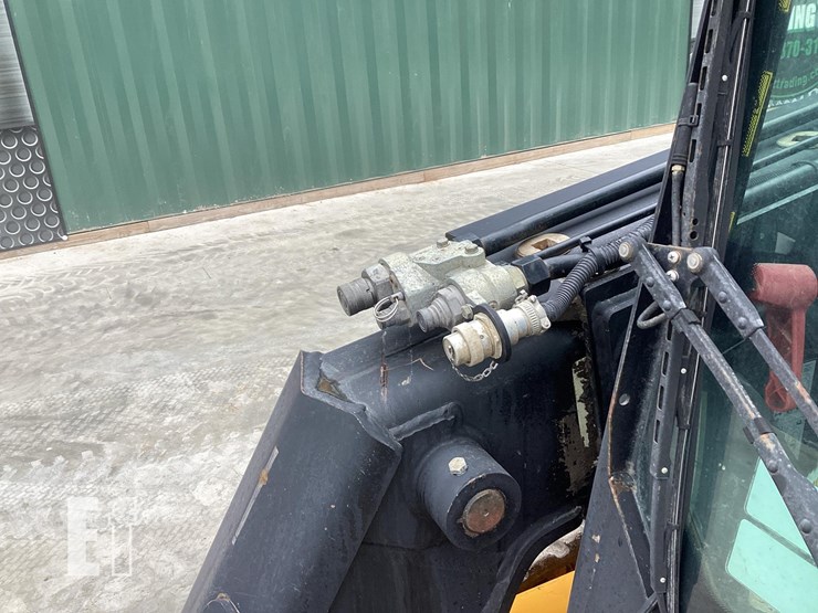 2018-jcb-3ts-8t-image-10