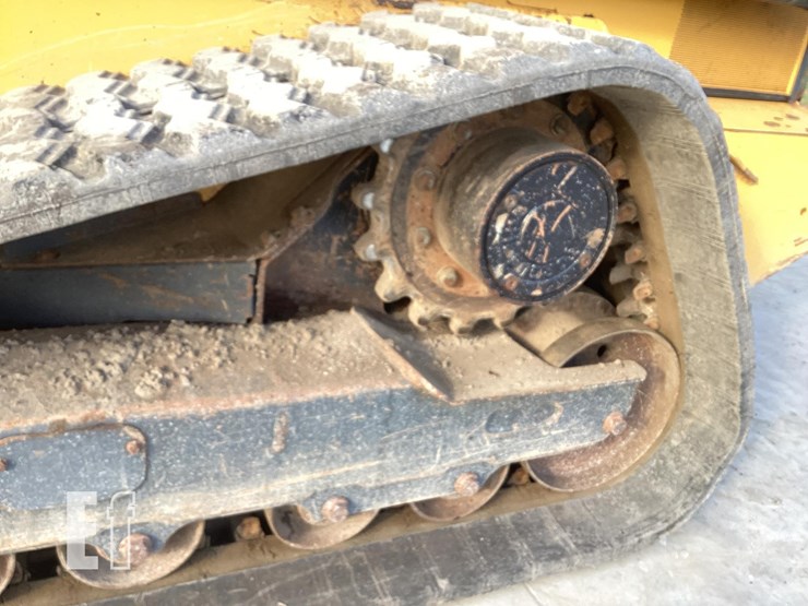 2020-deere-333g-image-11