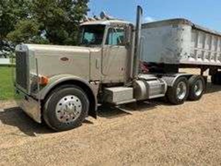 1983-peterbilt-400-semi-truck-image-1
