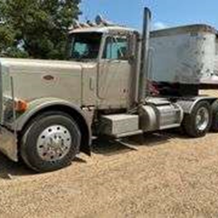 1983 Peterbilt 400 Semi Truck