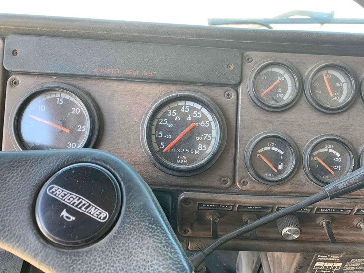 1990-freightliner-grain-truck-image-23