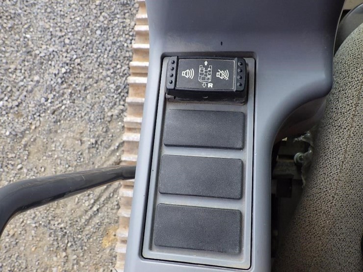 2016-deere-300g-lc-image-32