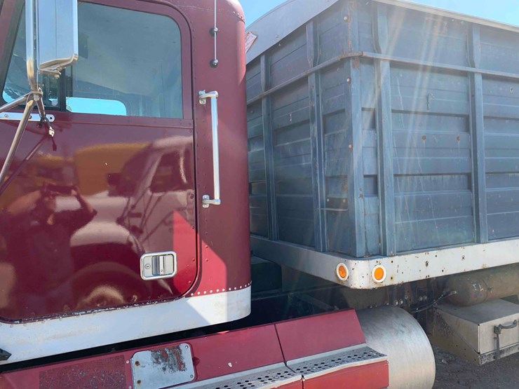 1990-freightliner-grain-truck-image-18