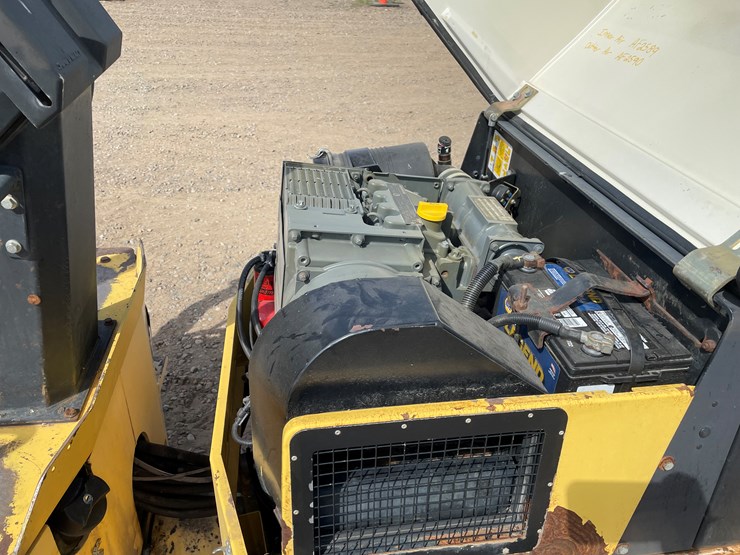 2019-dynapac-cc122-image-10
