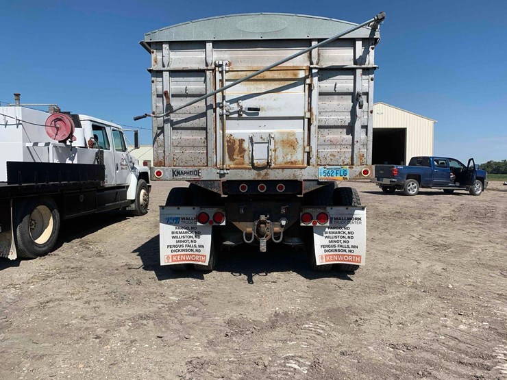 1990-freightliner-grain-truck-image-10