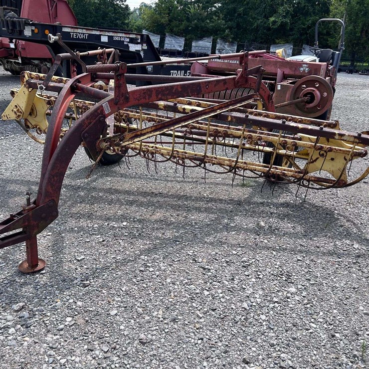 NEW HOLLAND 256
