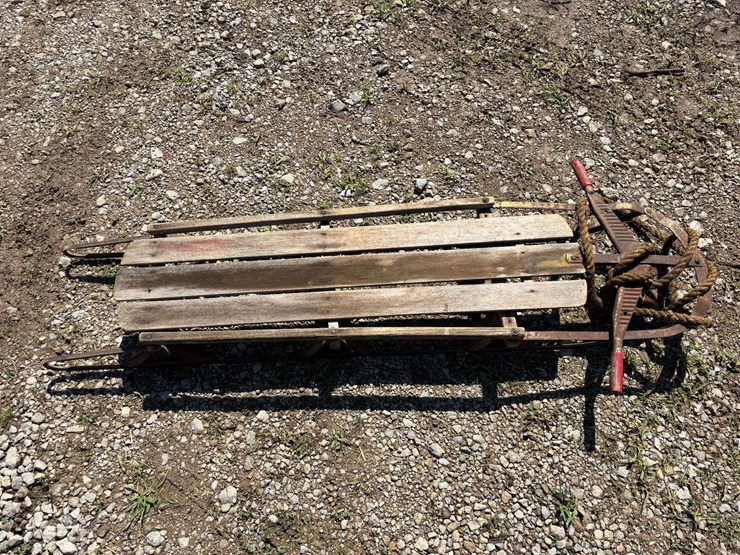 (4)-sleds-image-4