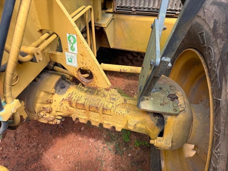 caterpillar-th62-image-14