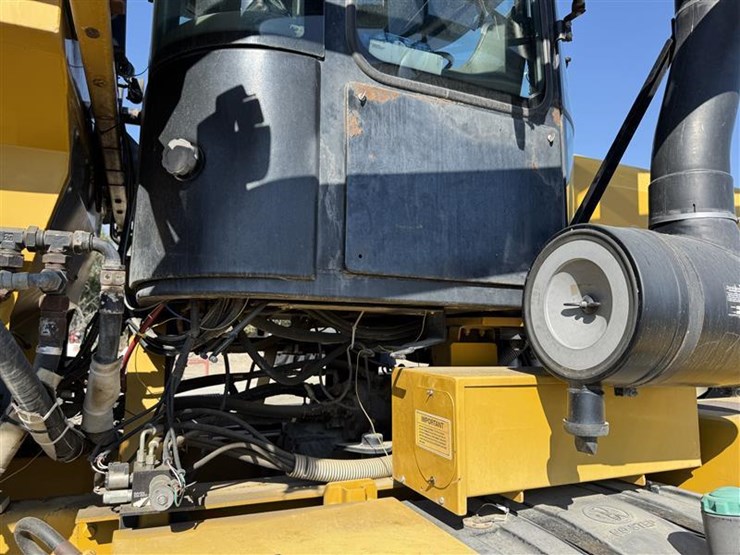 2005-john-deere-70-image-43