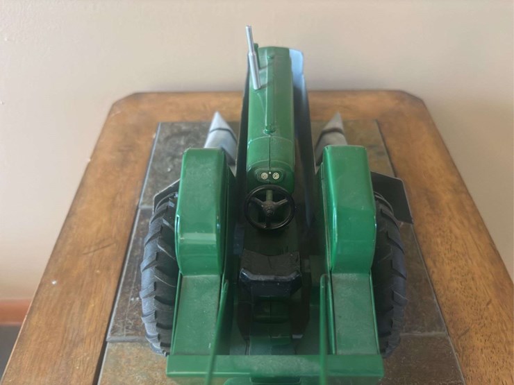 1/16-oliver-770-w/mounted-corn-picker-custom-image-6