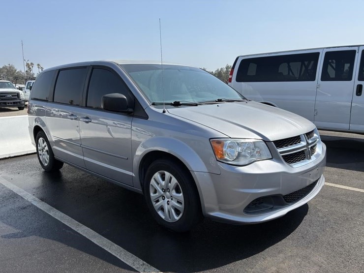 2016-dodge-grand-caravan-image-2