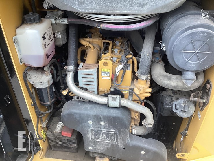2019-caterpillar-236d-image-12