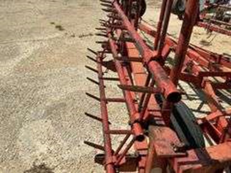 mcfarlane-36’,-8-bar-spike-tooth-drag,-gauge-wheels-image-6